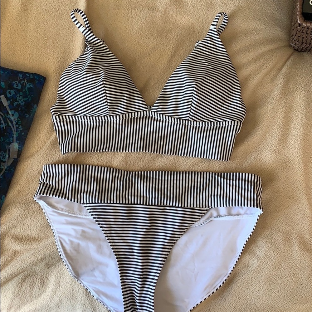 Aerie striped baiting suit set